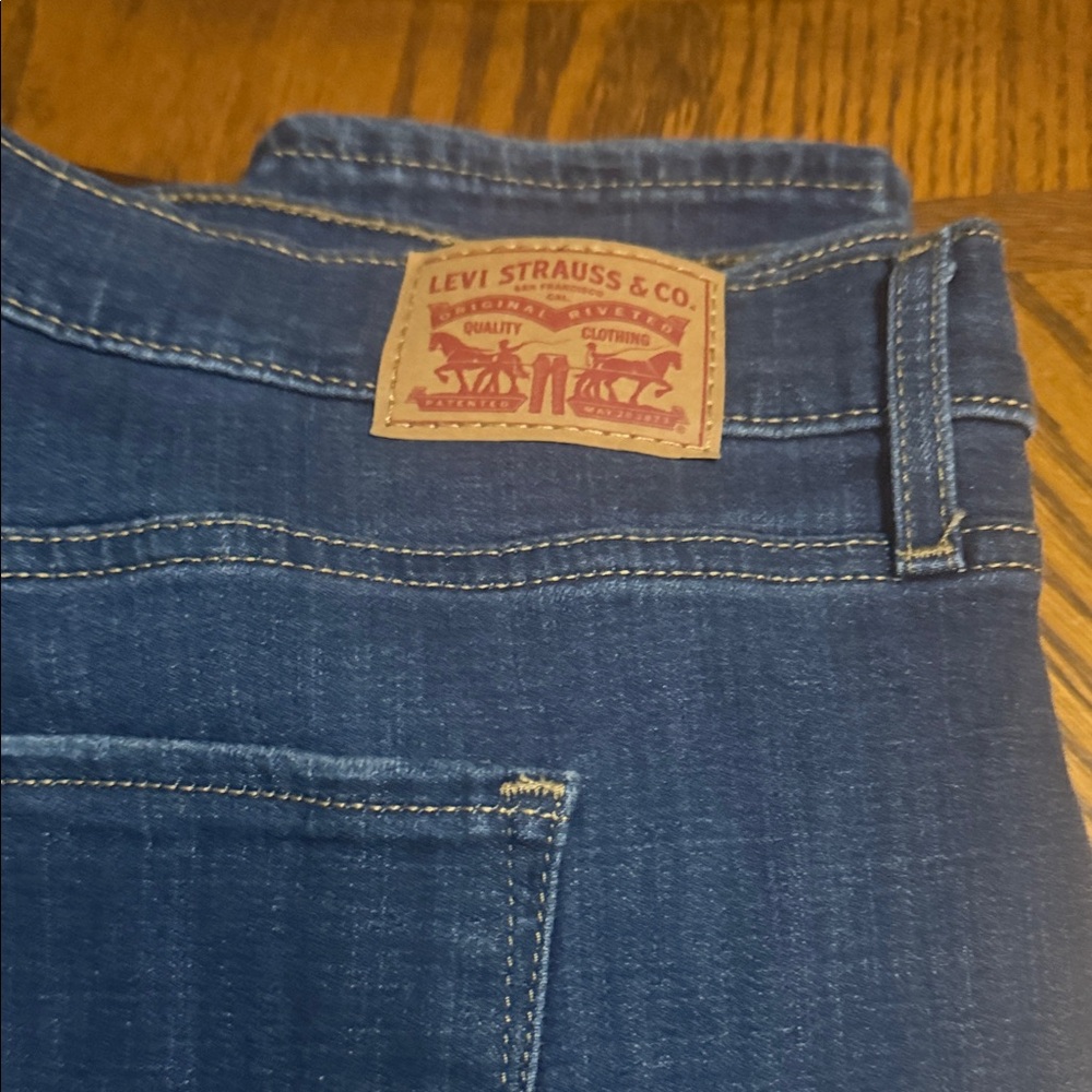 Levi's Classic Indigo Women's Jeans